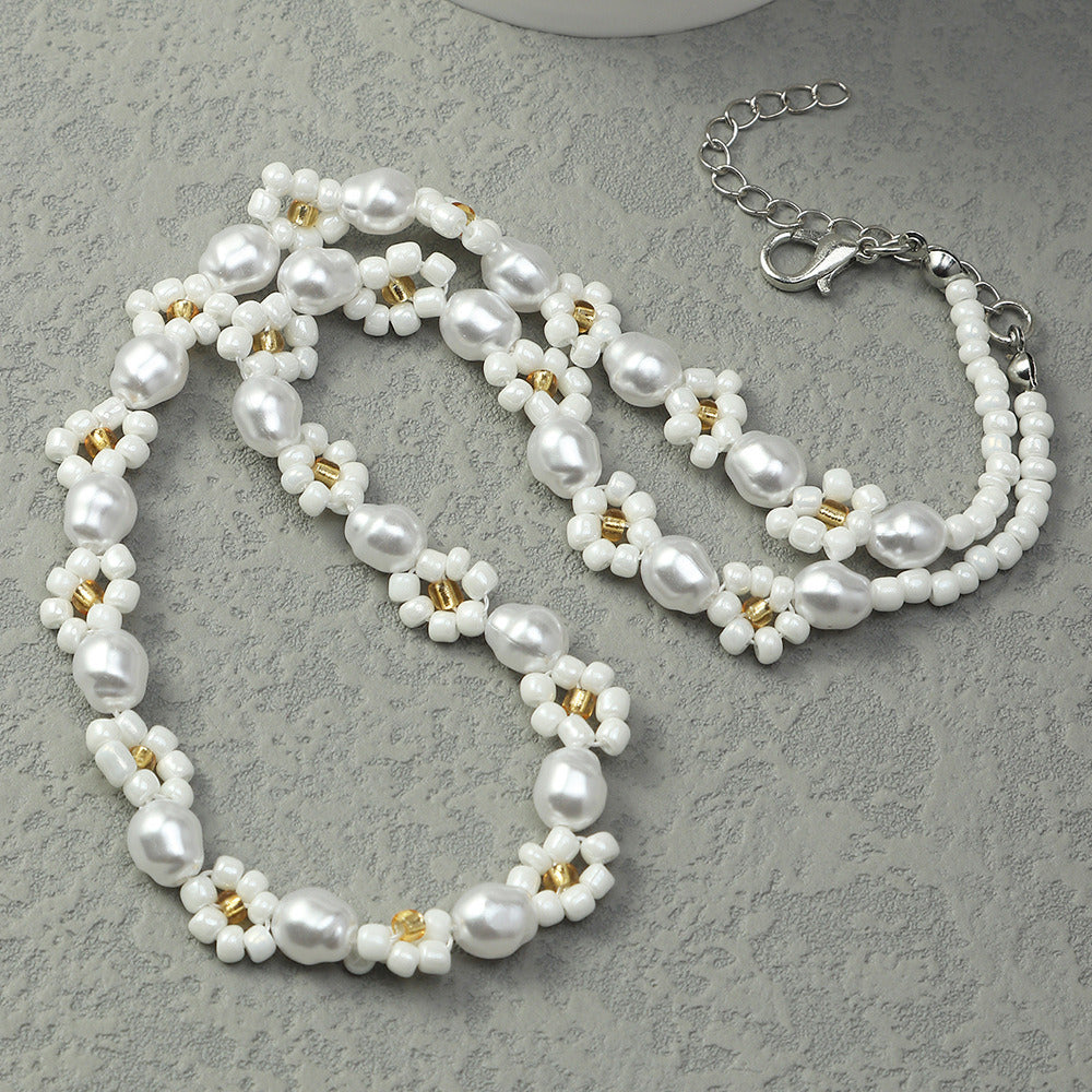 Beautiful Bohemian Daisy Flower Necklace - The Perfect Accessory for Women & Girls