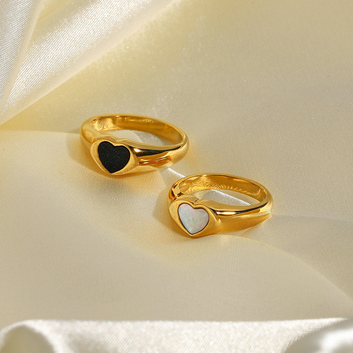 Women's Black Heart-shaped Epoxy Accessories Ring 18K Gold-plated Stainless Steel Ring