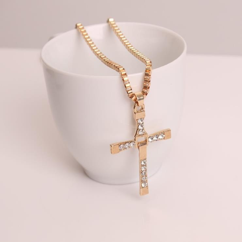 Cross Pendant Necklaces for Men Women Romantic Couple Neckchain Trendy Boy Chokers Jewelry Couple Anniversary Accessories Gift