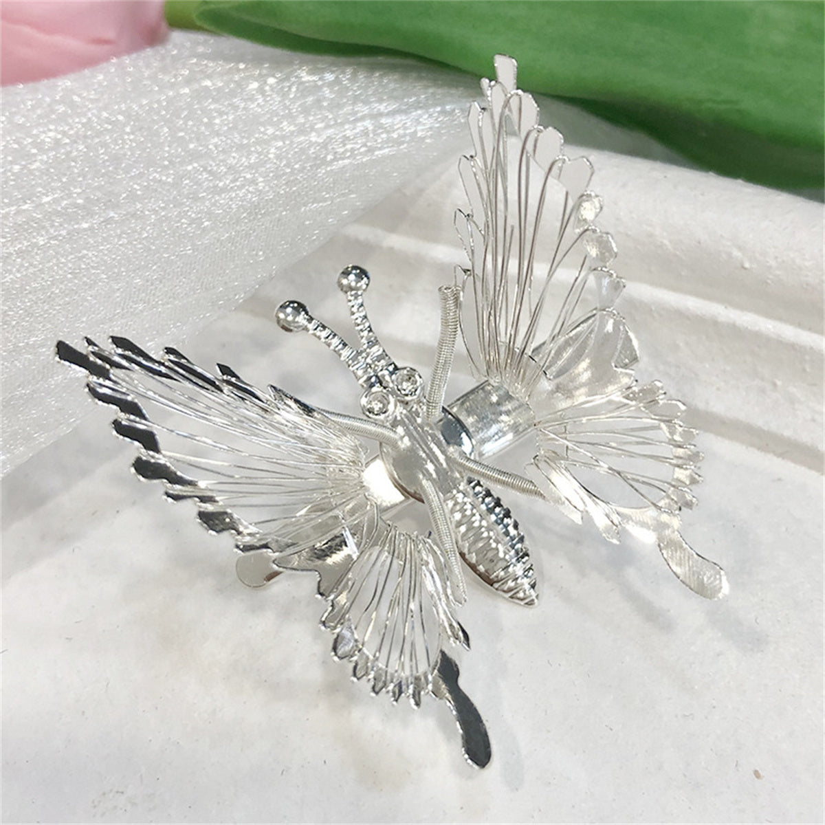 3D Butterfly Hair Clips Metal Moving Butterfly Hair Clamps Hair Styling Accessories for Women and Girls