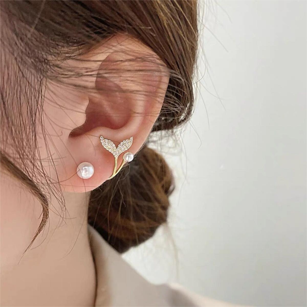 Womens Design Sense Fishtail Pearl Earrings Light Luxury Elegant Personality Earrings Perfect for Gifts