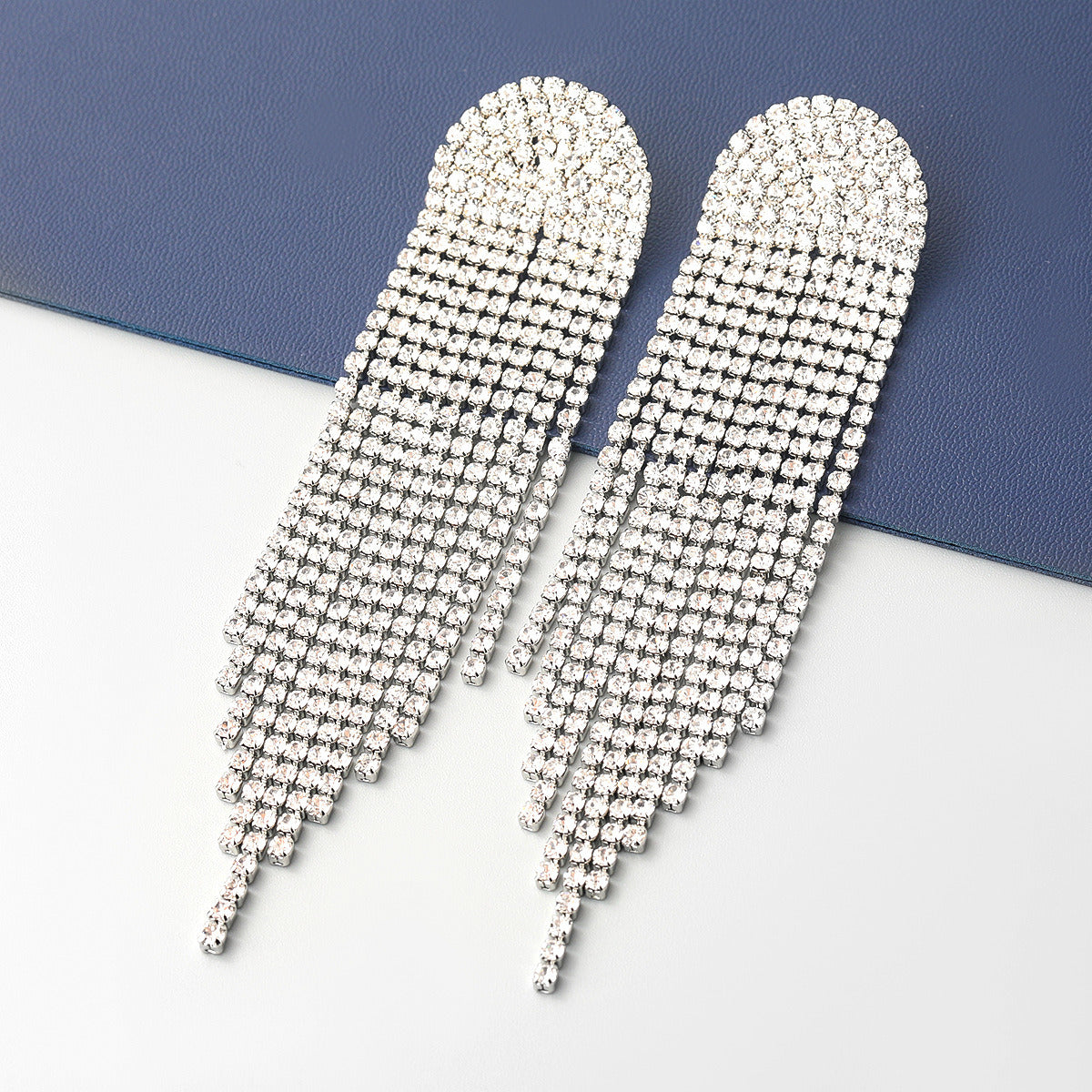 Super Flash Claw Chain Geometric Alloy Diamond Earrings