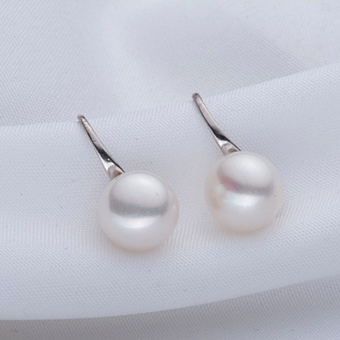 Moon in the Sky bright Pearl Earrings in Set of 3