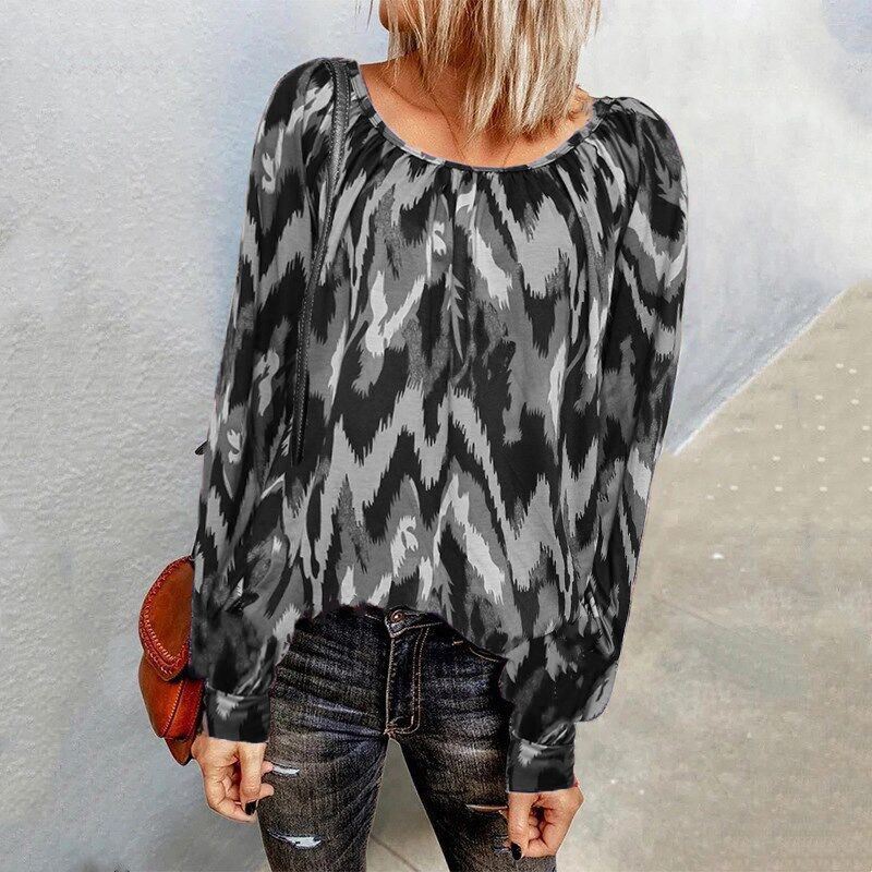 Autumn New Ladies Round Neck Casual Commuter Corrugated Gradient Color Long-sleeved Top